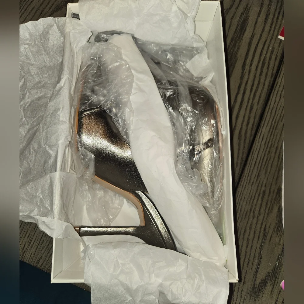 New In Box SCHUTZ Cammie Bronze  Heels